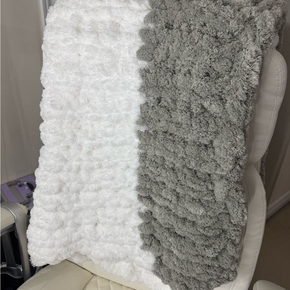Cozy Two-Tone Chenille Throw Blanket
